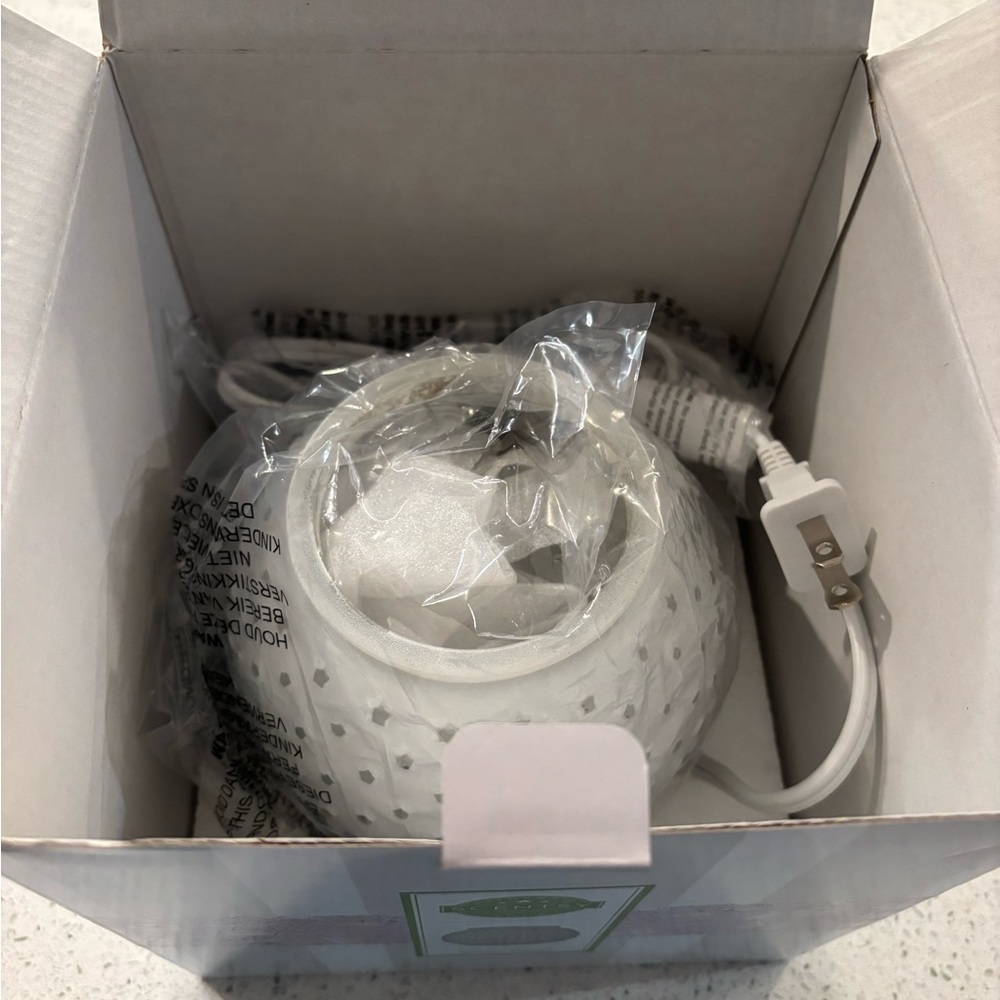 Snow drop Scentsy warmer - Picture 4 of 4